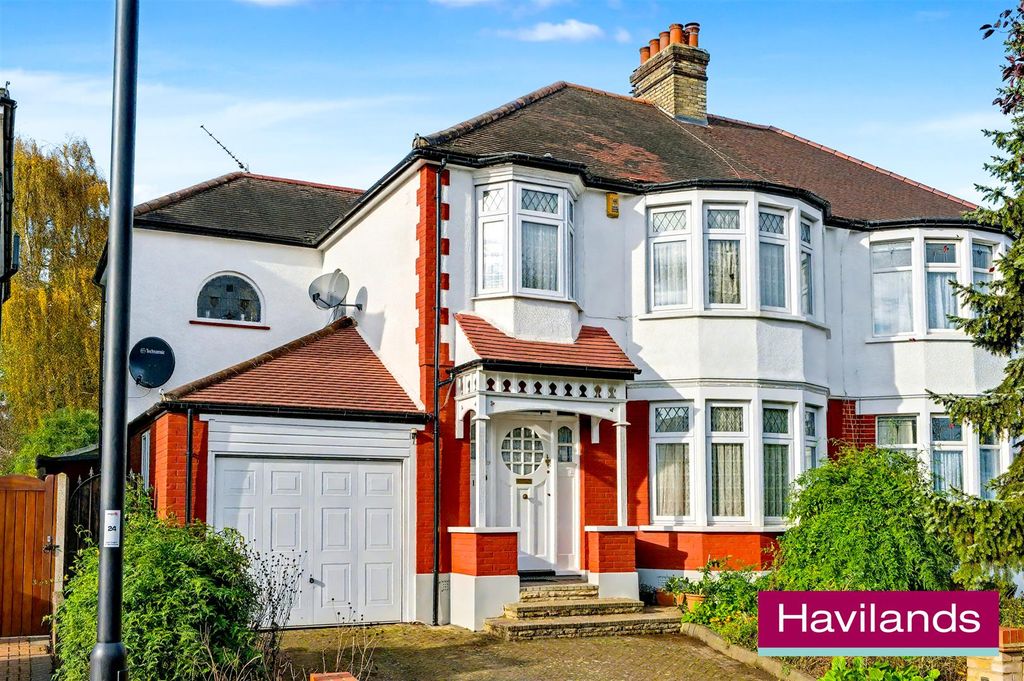 Property photo 1 of 22 Woodland Way N21 3Py-10.Jpg