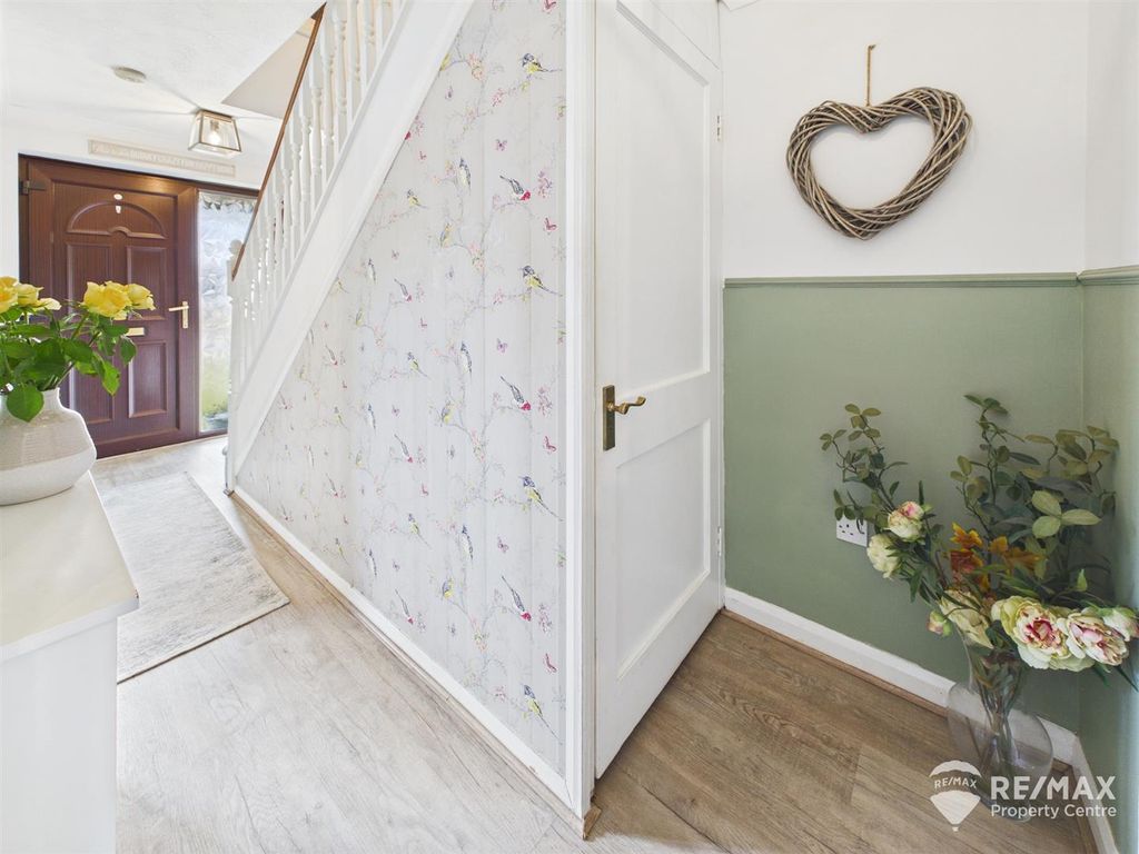 Property photo 3 of 35 Cam02842G0-Pr0358-Still035.Jpg