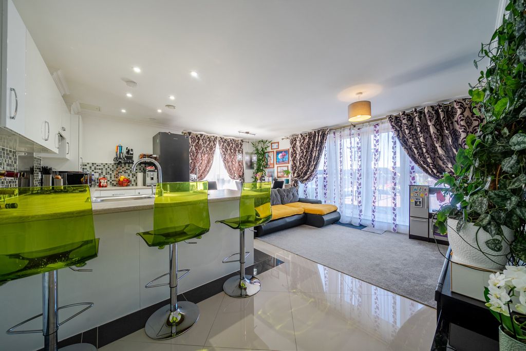 Additional image 15 of 2 bed flat for saleOakes Crescent, Dartford, Kent DA1
