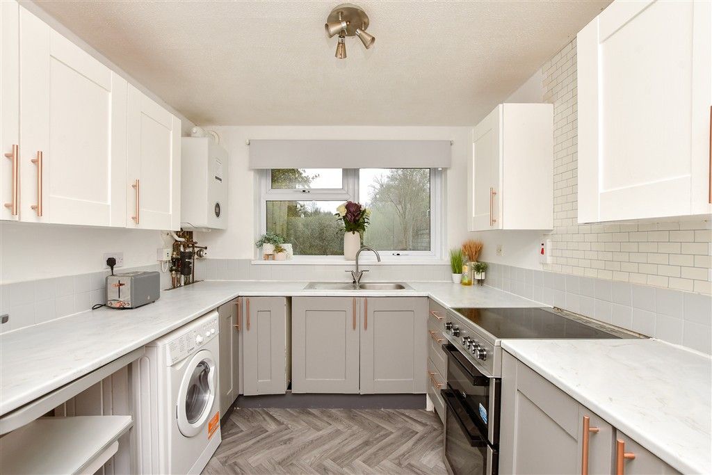 Property photo 3 of 9 Kitchen