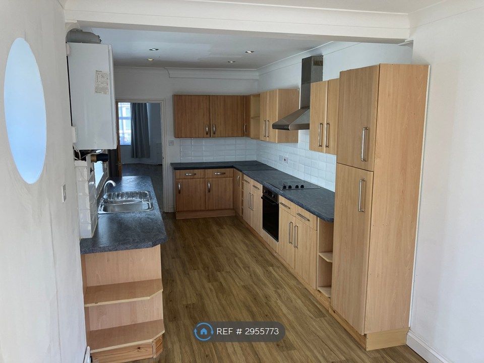 Property photo 2 of 24 Kitchen