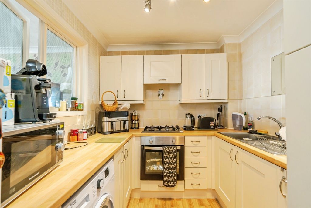 Property photo 3 of 12