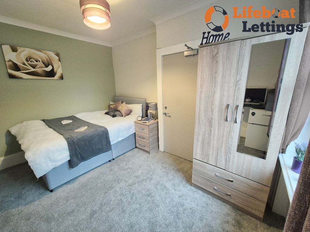 Property photo 1 of 6 Bedroom 1A