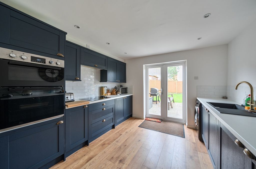 Property photo 3 of 28 1417868-9-699728B3921Ab