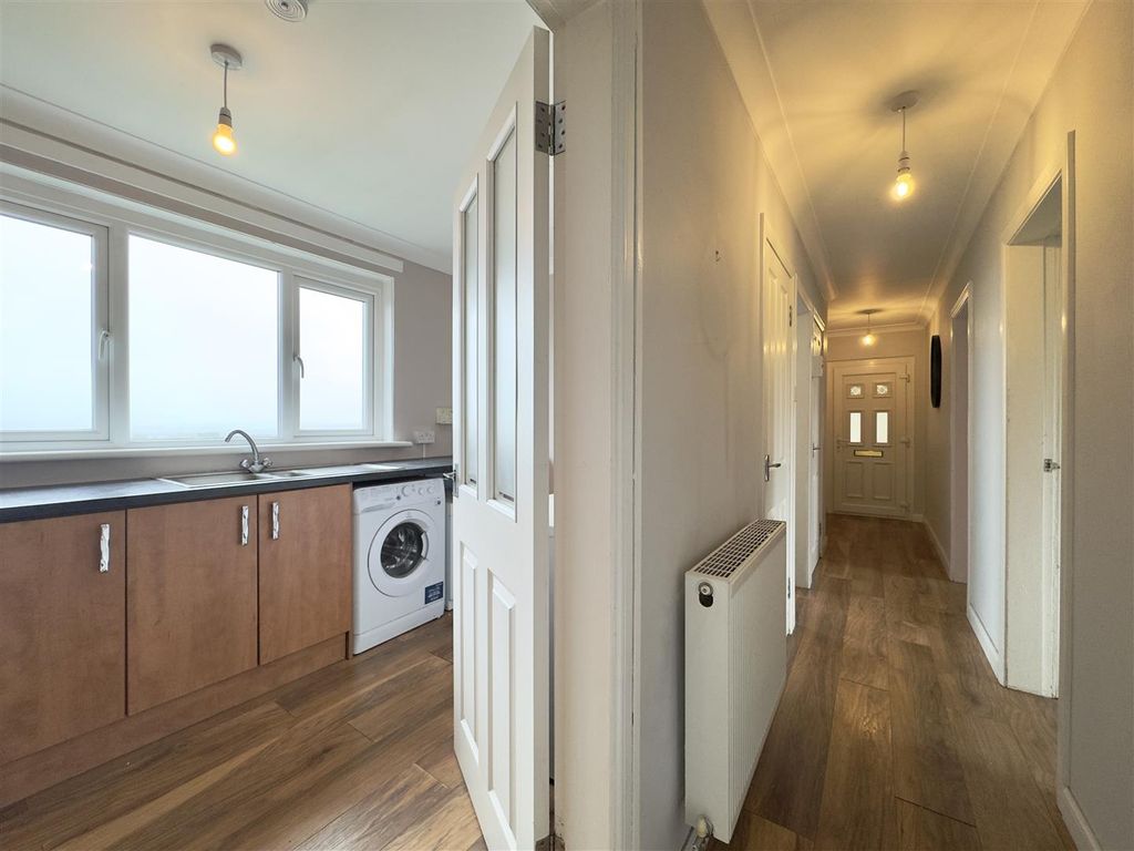 Property photo 2 of 16 Hallway