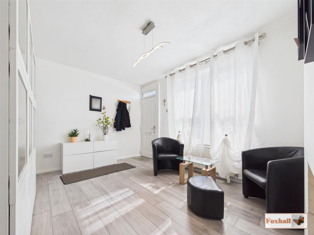 Property photo 2 of 21 Lounge