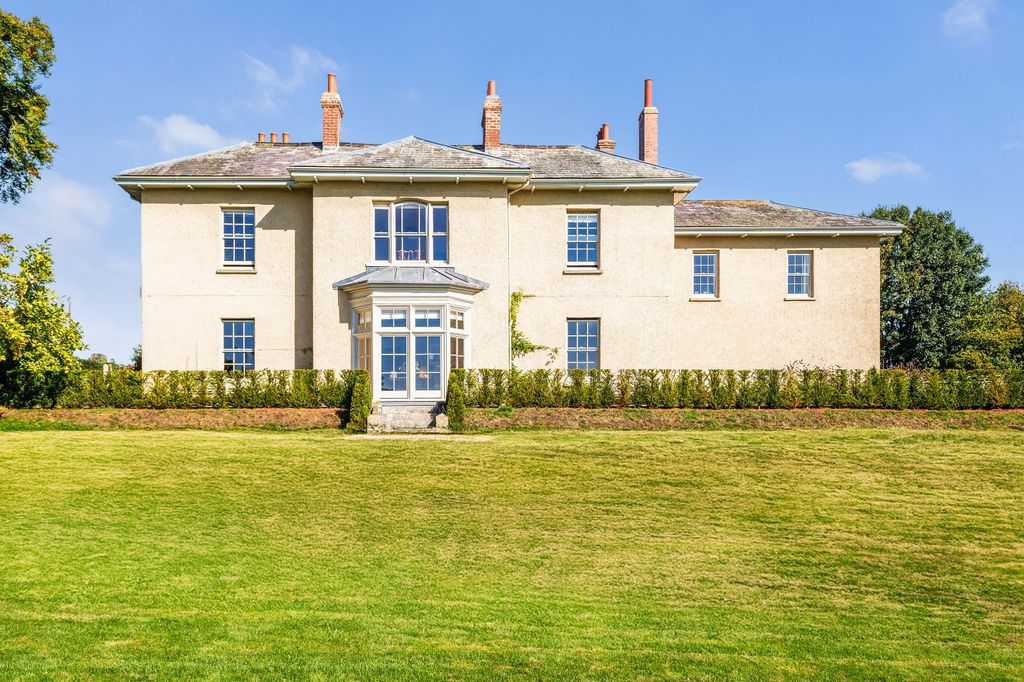 Property photo 2 of 19 Shobrook House