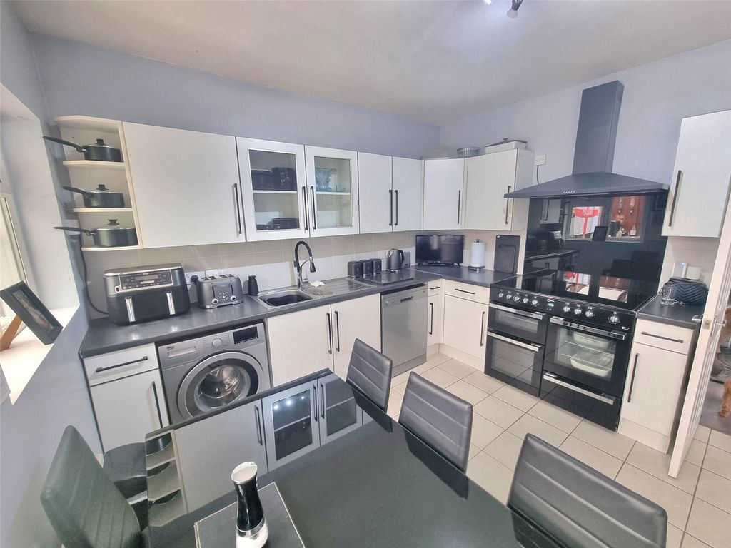 Property photo 2 of 16 Picture No. 05