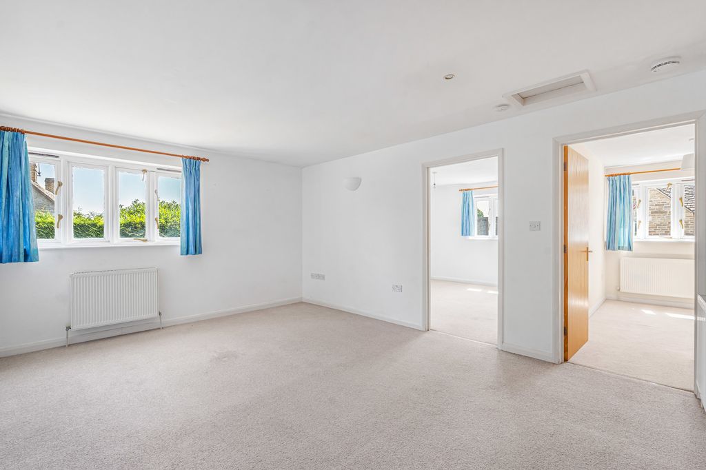 Property photo 3 of 15 Sitting Room