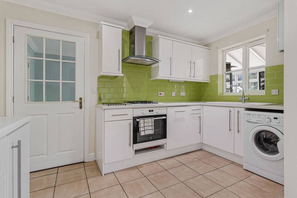 Property photo 2 of 23
