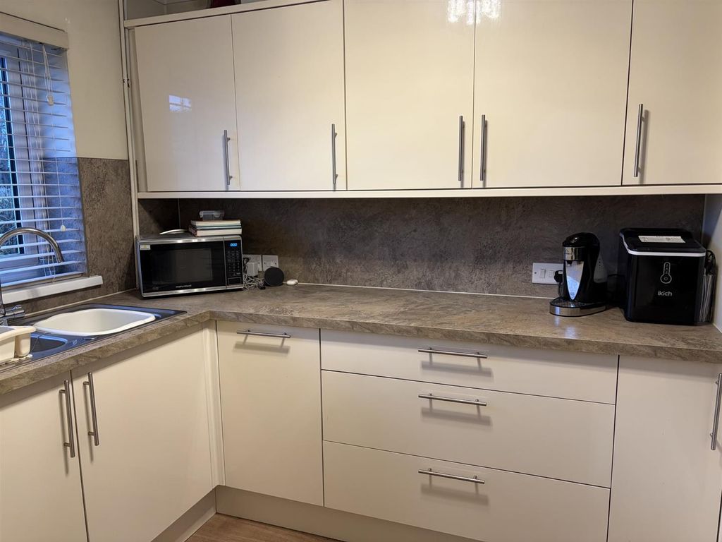 Property photo 3 of 12 Kitchen 1.Jpg