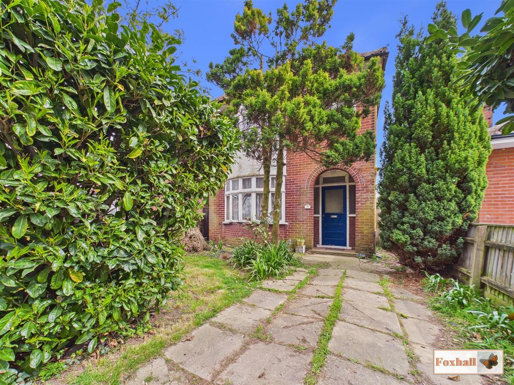 Property photo 1 of 16 Front Garden