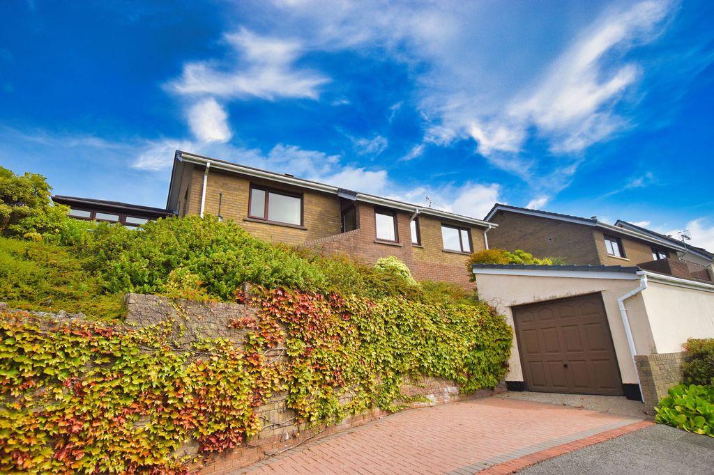 Property photo 1 of 27