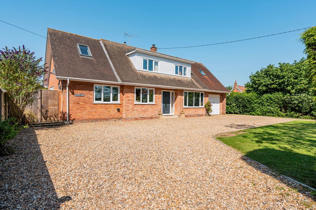 Property photo 1 of 32