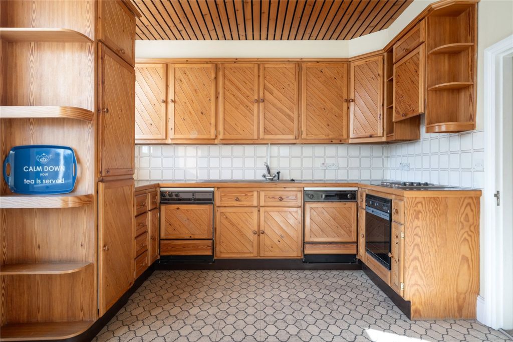 Property photo 3 of 8 Kitchen