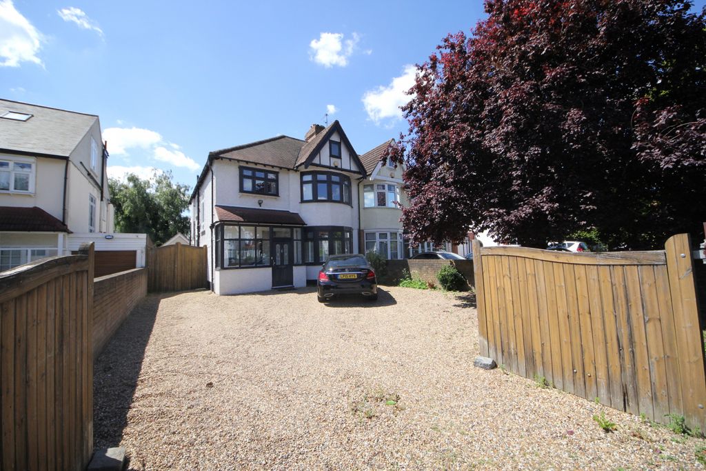 Property photo 1 of 19 4 Bedroom Semi Detached Family Home