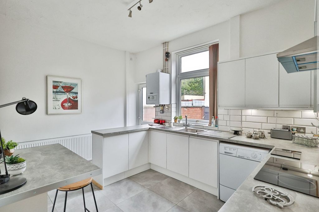 Property photo 3 of 16 Kitchen