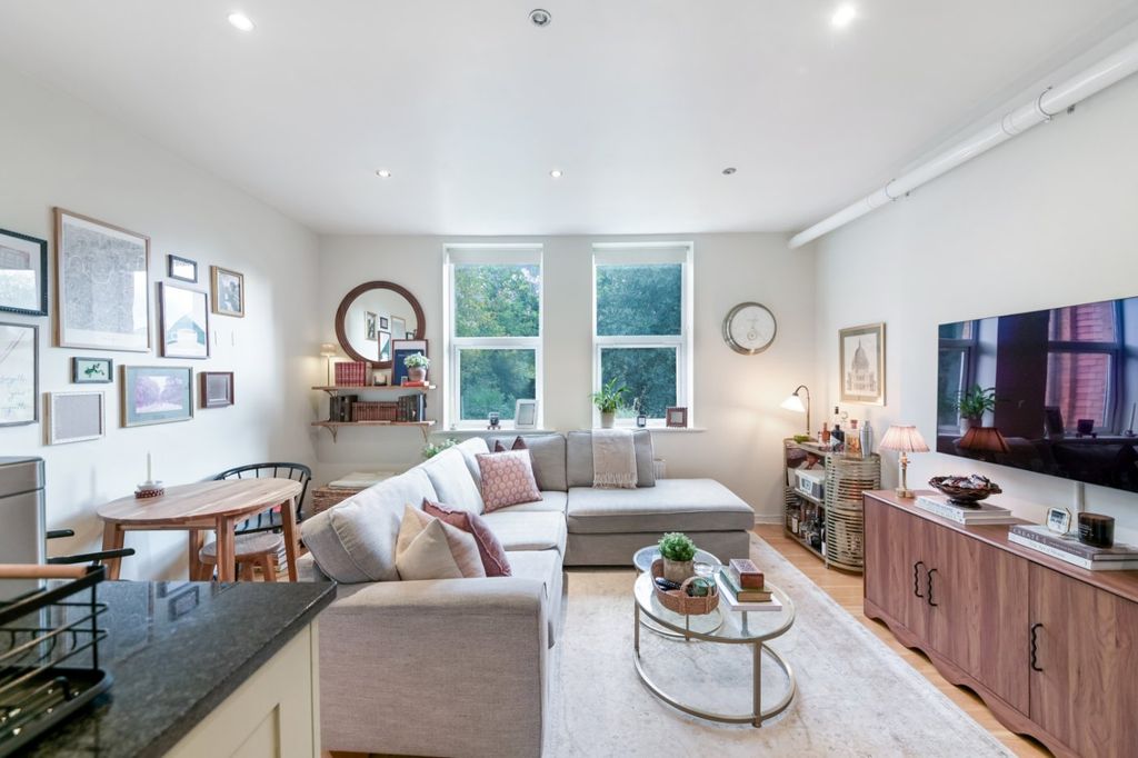 Property photo 2 of 22 Picture No. 08