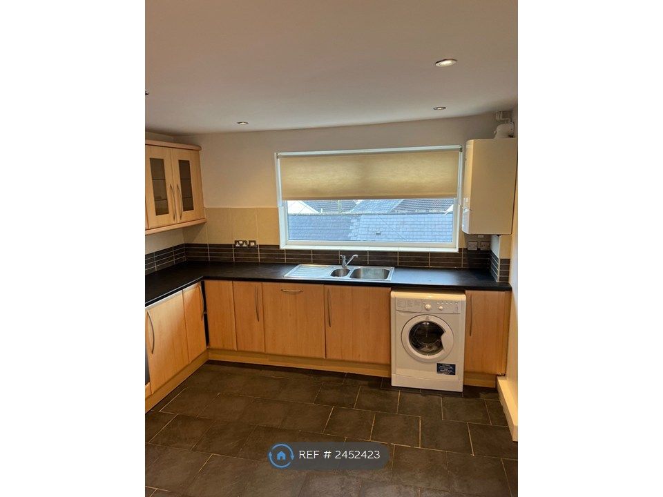 Property photo 2 of 26 Large Fully Equipped Kitchen