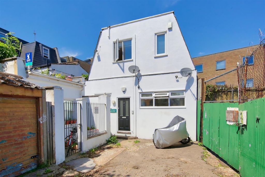 Property photo 3 of 15 2_Camborne_Mews_Image1_17384_4.Jpg
