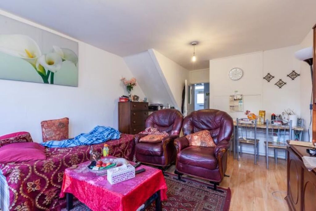 Property photo 2 of 8