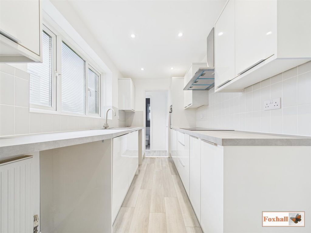 Property photo 3 of 21 Kitchen