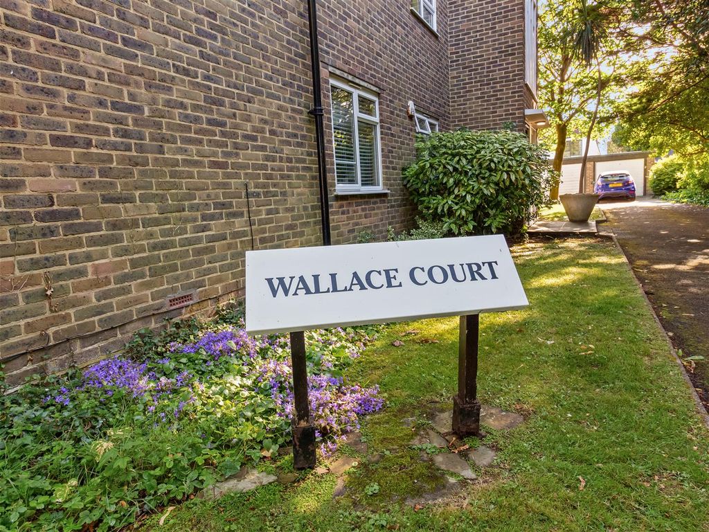 Property photo 2 of 18 11 Wallace Court-002.Jpg
