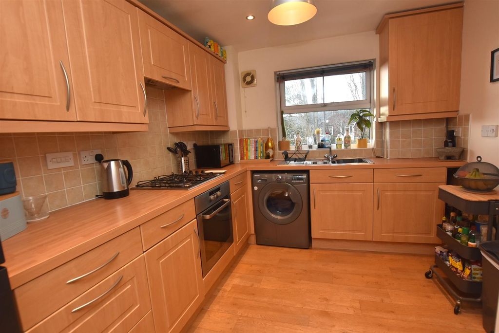 Property photo 2 of 20 Kitchen