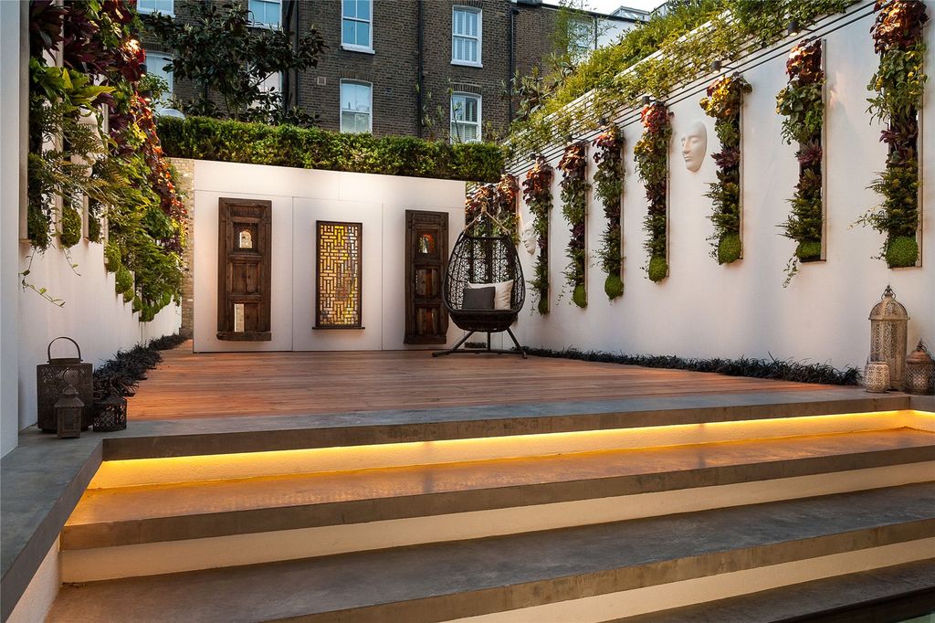 Property photo 3 of 13 Immaculate Terrace