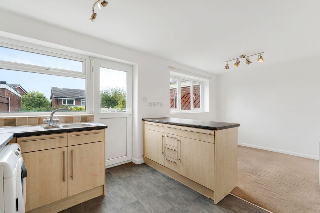Property photo 2 of 15 Kitchen Diner