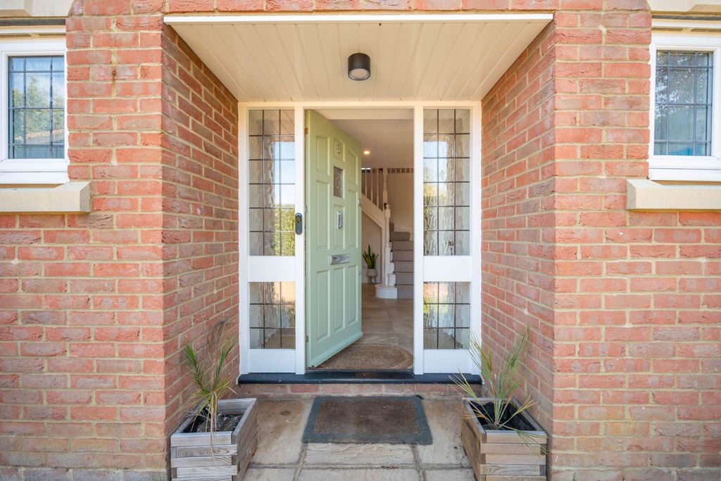 Property photo 2 of 27