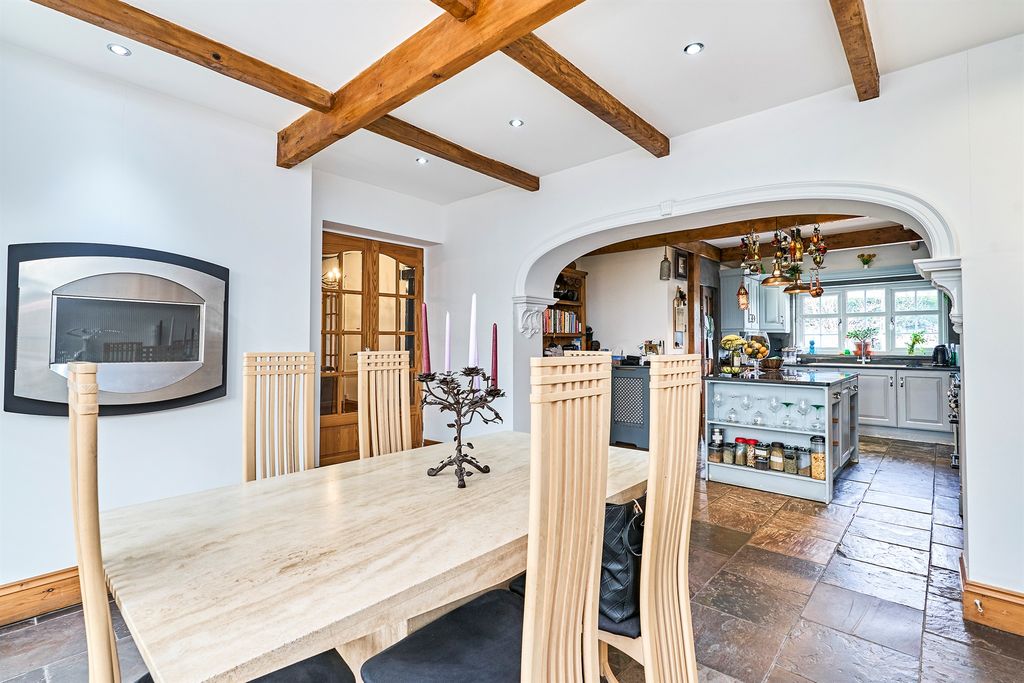 Property photo 3 of 27