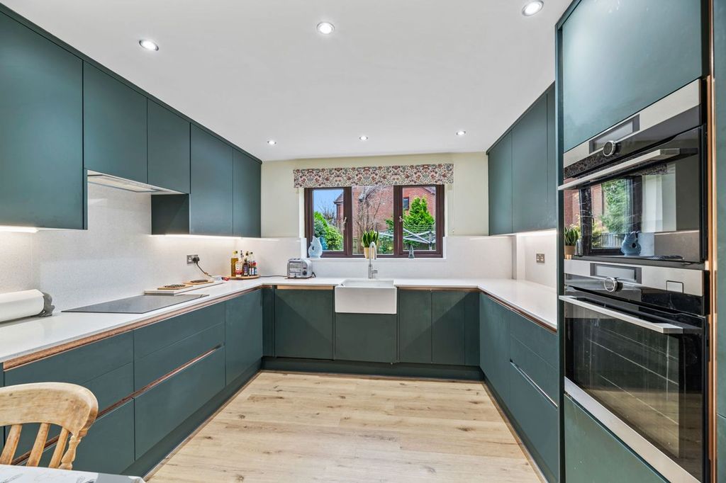 Property photo 2 of 19 Kitchen