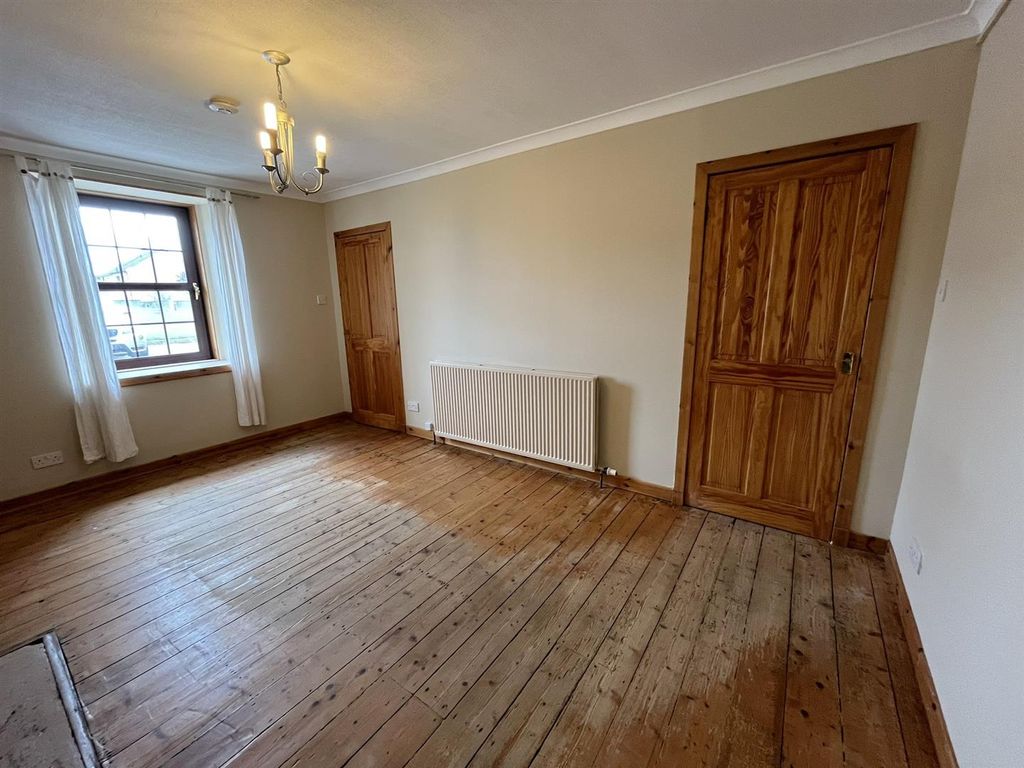 Property photo 3 of 16 Lounge