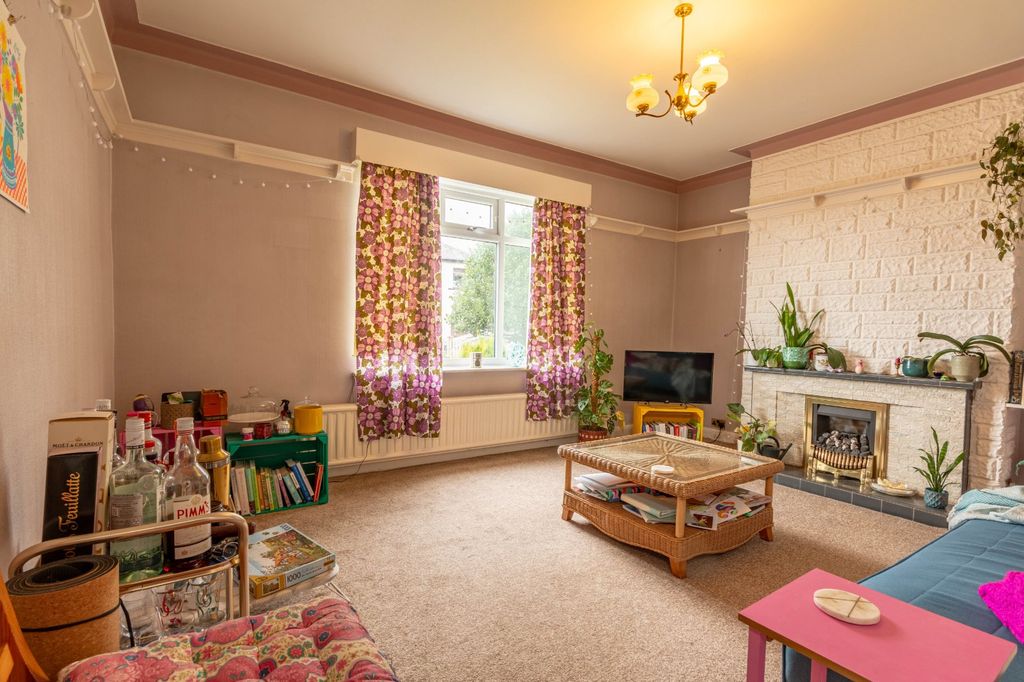 Property photo 2 of 15 Picture No. 28