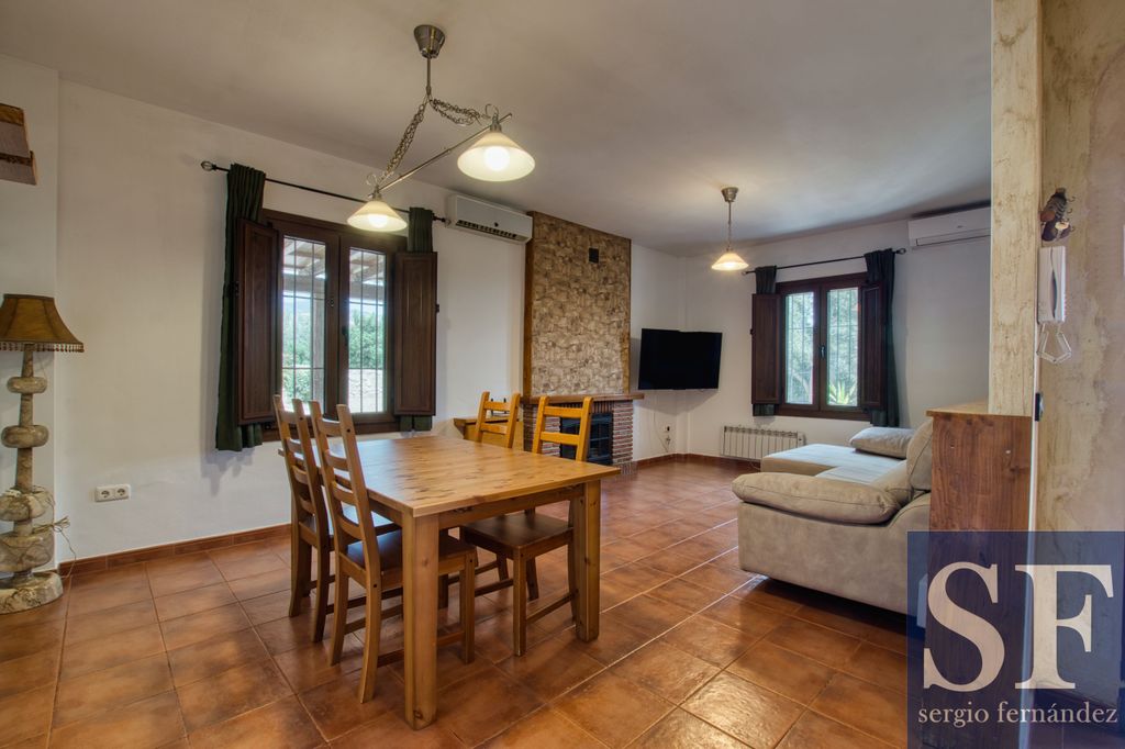 Property photo 2 of 20