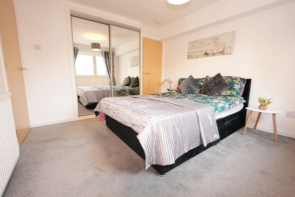 Property photo 2 of 12 Bedroom