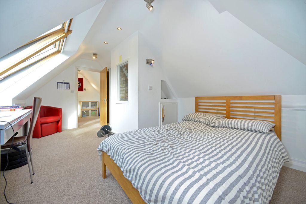 Property photo 3 of 28 Picture No. 24