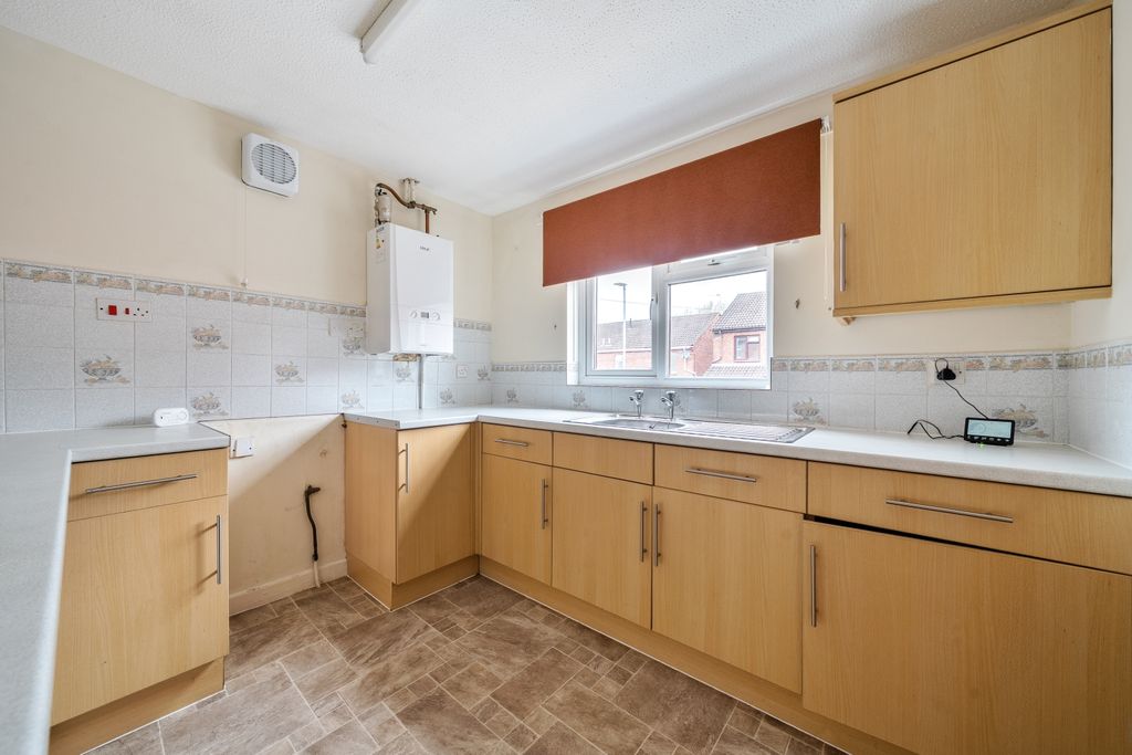 Property photo 2 of 20 1431888-8-69d934Fae8288