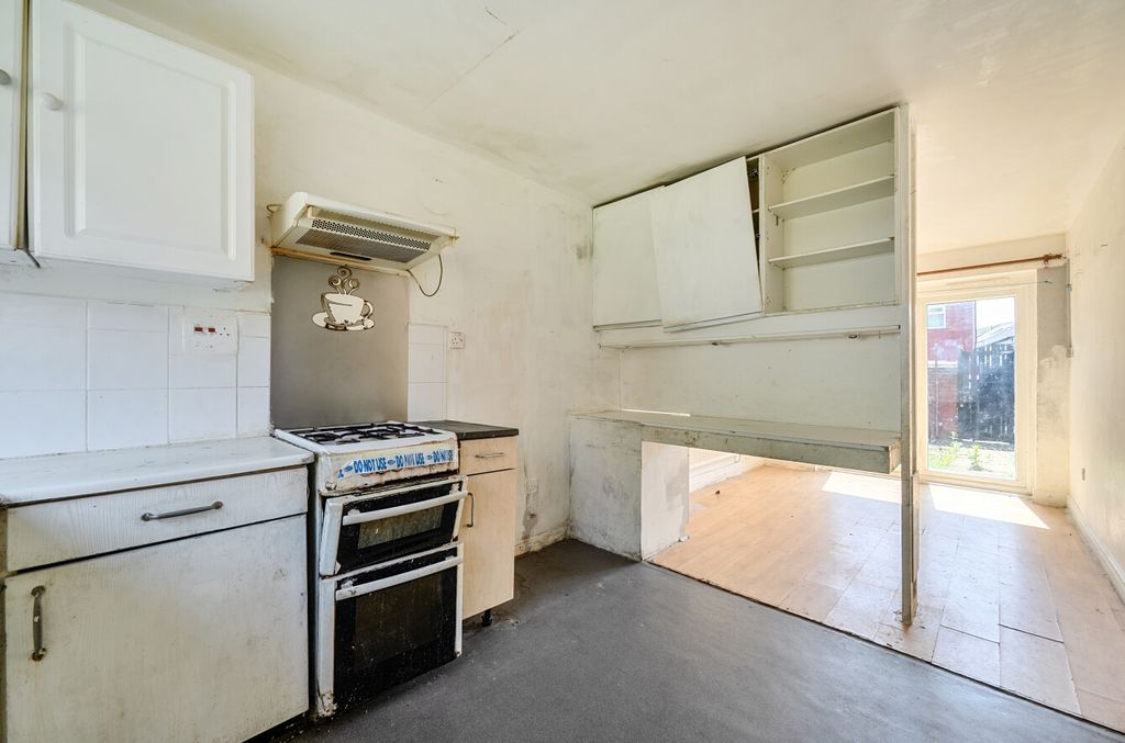 Property photo 2 of 20 1469876-3-6A182E3...