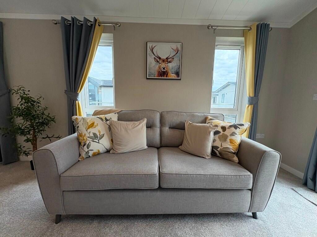 Property photo 3 of 10 Lounge