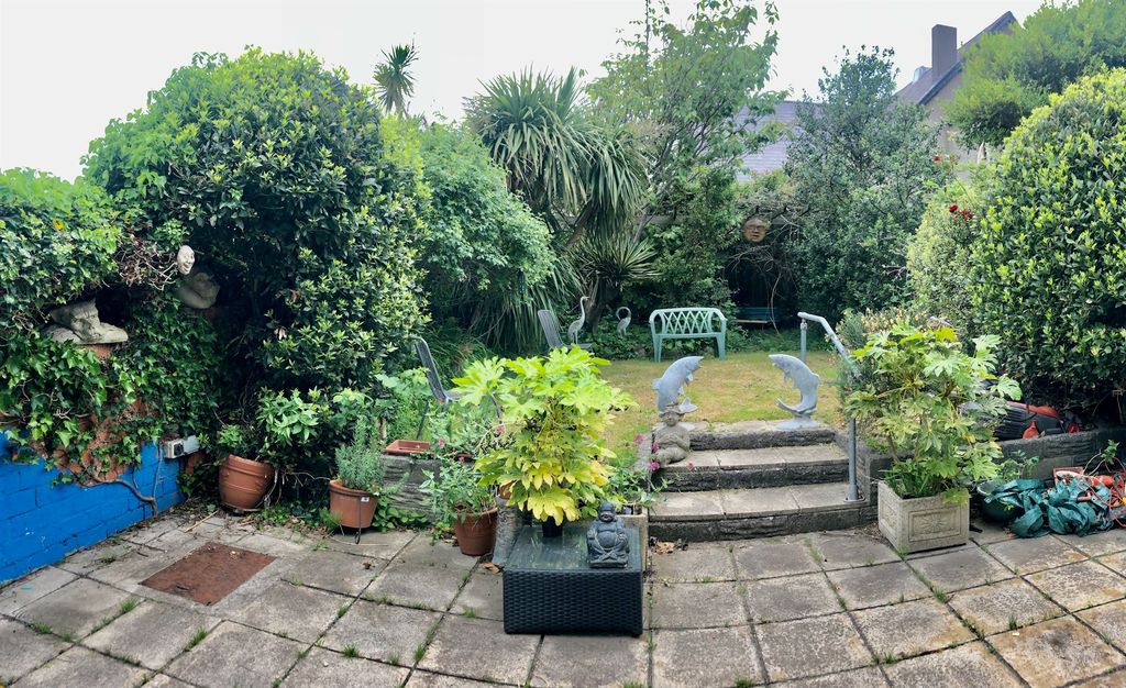Property photo 2 of 18