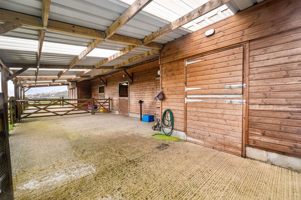 Property photo 2 of 86