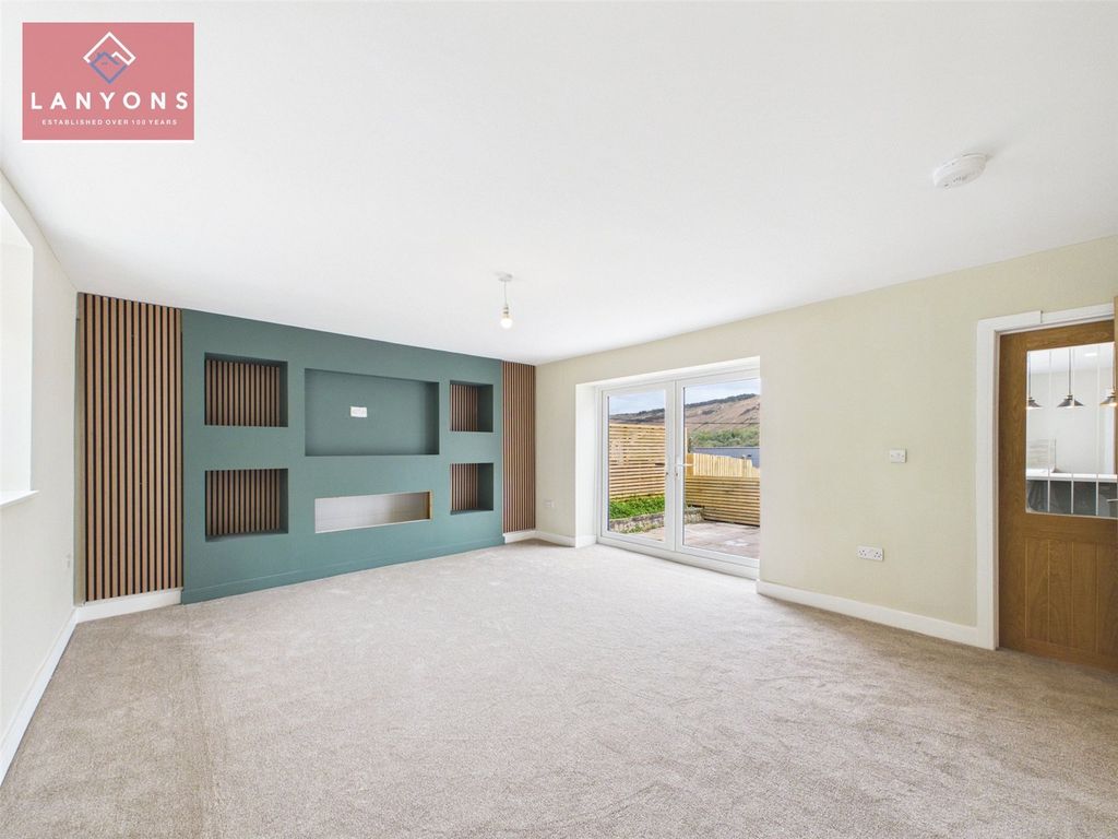 Property photo 2 of 18 Picture No. 05