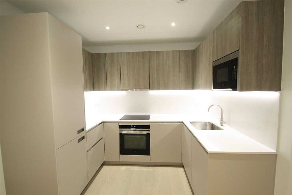 Property photo 2 of 12 Kitchen