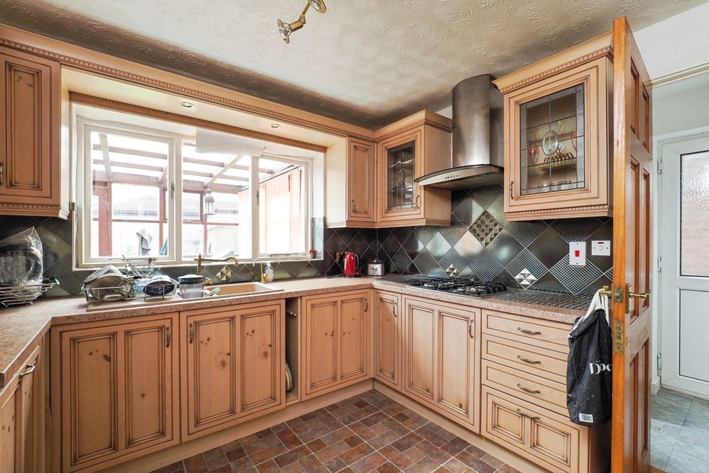 Property photo 3 of 17 Photo