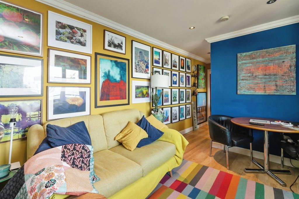 Property photo 3 of 12