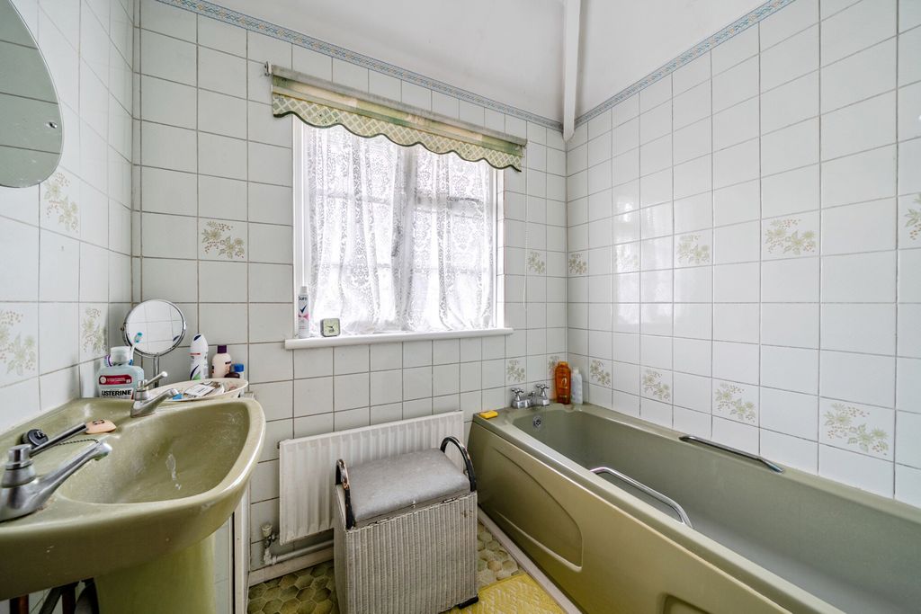 Property photo 2 of 20 1407516-10-699c27...