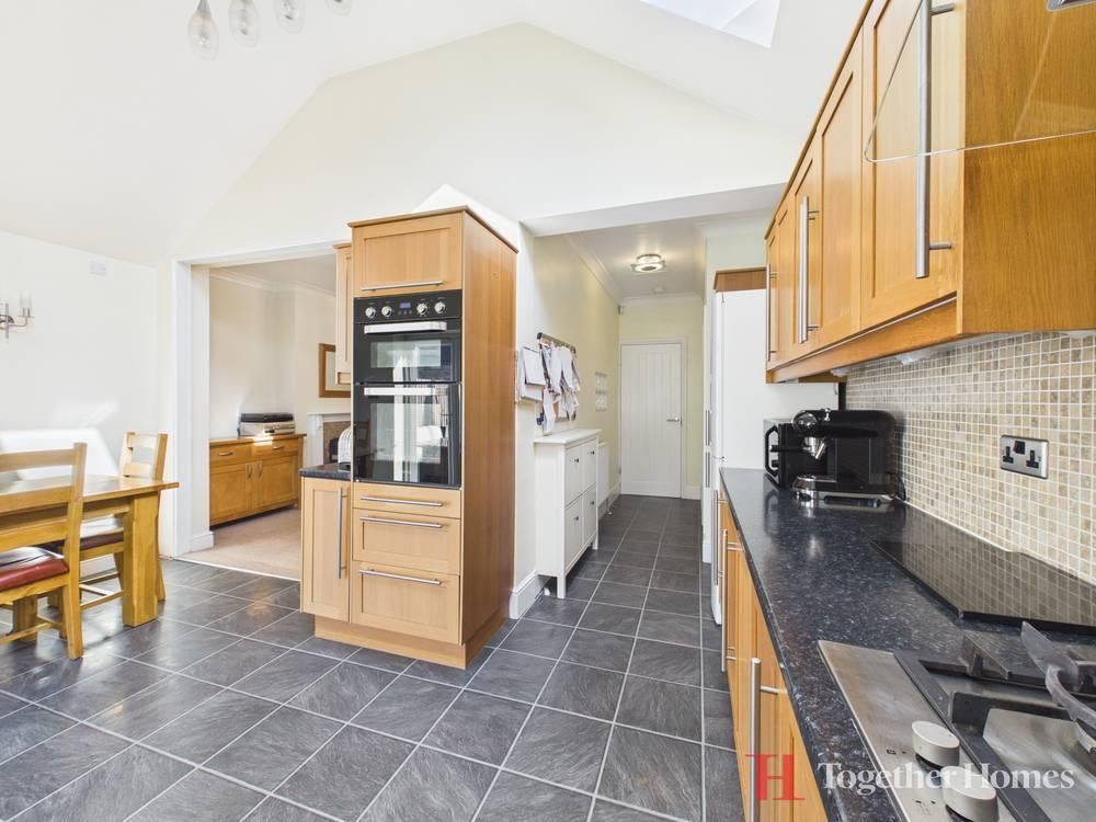 Additional image 9 of 4 bed semi-detached house for saleBlacksmiths Lane, Rainham RM13