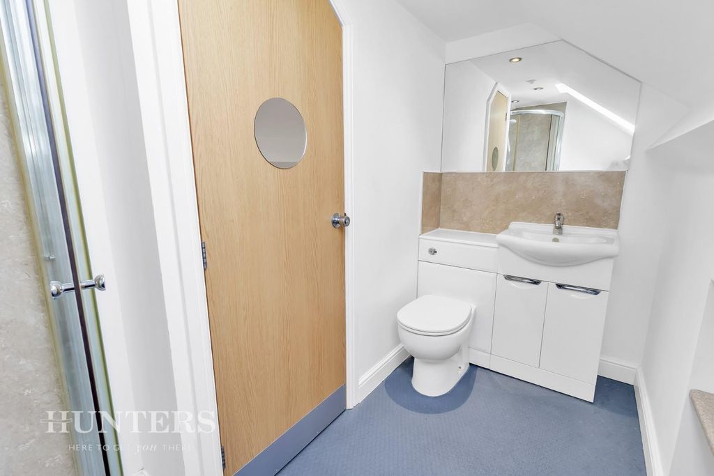 Property photo 3 of 26 En Suite